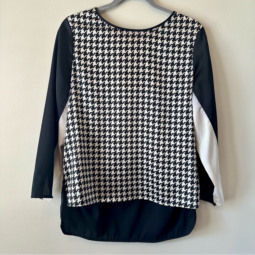 Vince Camuto Small Black and White Houndstooth Blouse